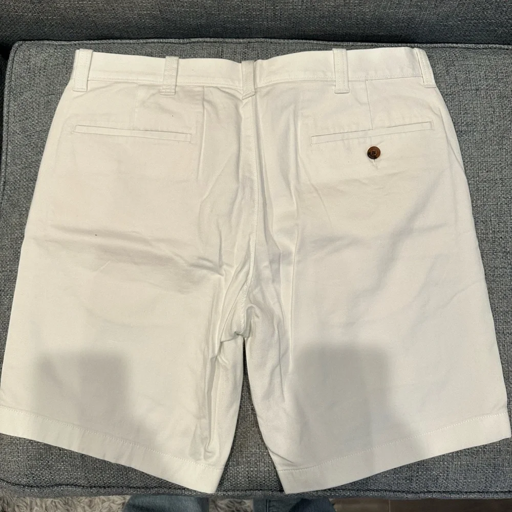 J. Crew White Flat Front cotton Shorts men’s waist 33 9in inseam